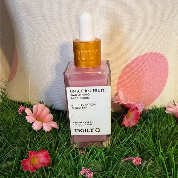 TRULY Other - TRULY Unicorn Fruit Smoothing Face Serum